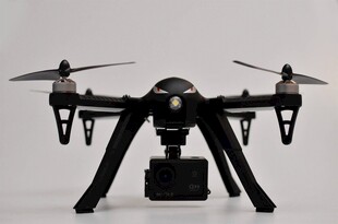 黑色四轴无人机带摄像头