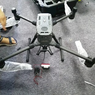 地面上的多旋翼无人机
