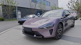 时尚紫色电动跑车