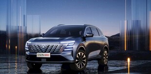 时尚炫酷的银色SUV汽车