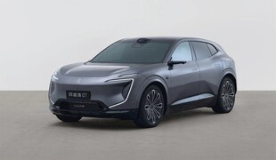 银灰色时尚电动SUV汽车