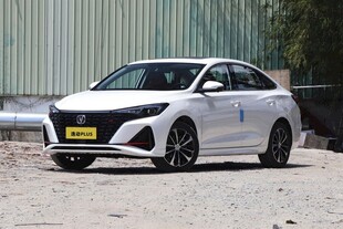 白色时尚轿车外观展示