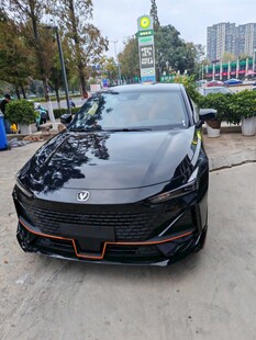 黑色酷炫轿车外观展示