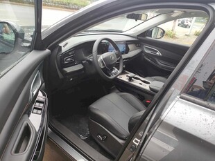 现代轿车内部精致展示