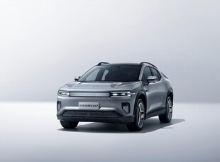 银灰色炫酷电动汽车