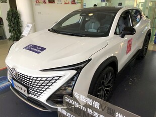 白色时尚轿车展示