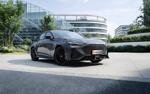 时尚动感黑色轿车外观