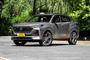 灰色时尚SUV汽车外观展示