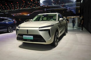 车展上的时尚电动汽车