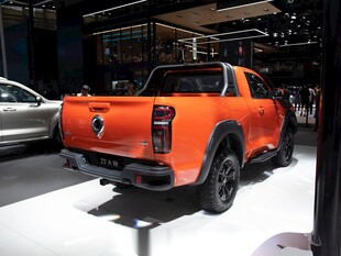 橙色酷炫皮卡展示