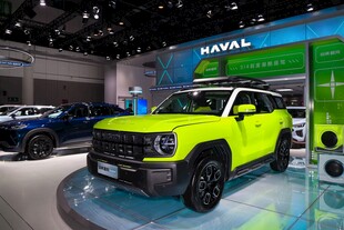 炫酷黄色哈弗汽车展厅展示