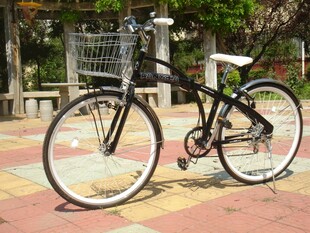 复古自行车停在户外路面