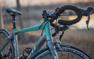 复古公路自行车特写