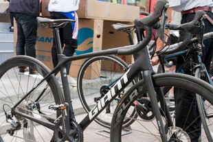 高性能公路自行车展示