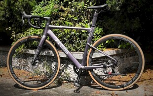 高性能公路自行车展示