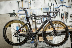 高性能公路自行车展示