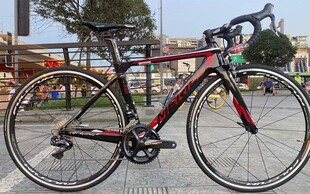高性能公路自行车展示
