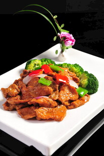 美味香煎肉片摆盘精致