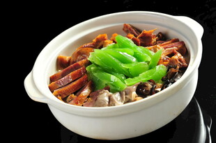 砂锅美味咸鸡 鲜香诱人