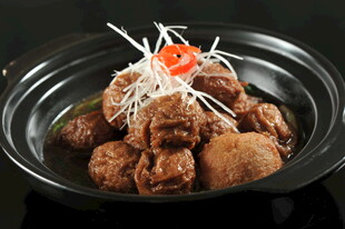 砂锅肉丸美食特写
