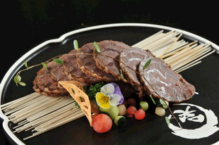 美味牛肉拼盘多样食材