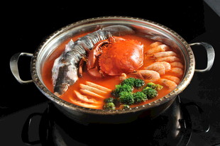海鲜火锅食材丰富诱人