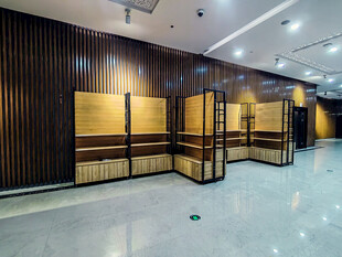 现代风格宽敞室内隔断空间