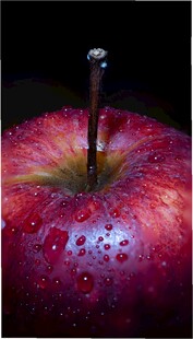 带水珠的红苹果