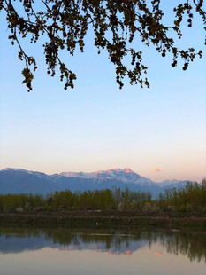 湖畔黄昏美景
