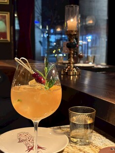 酒吧中的精致鸡尾酒