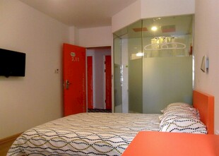 简约现代风格卧室空间