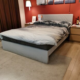 现代简约风格卧室床铺