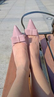 粉色蝴蝶结尖头高跟鞋