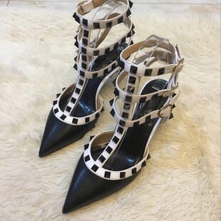 时尚铆钉尖头高跟凉鞋