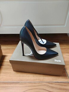 黑色尖头高跟鞋展示