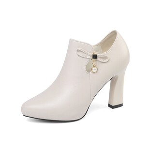 白色高跟女鞋简约优雅