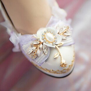 精致华丽女士珍珠装饰高跟鞋