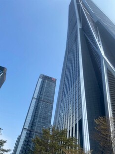 摩天大楼展现都市现代风貌