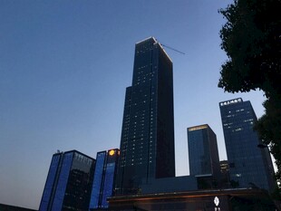 城市高楼暮色景观