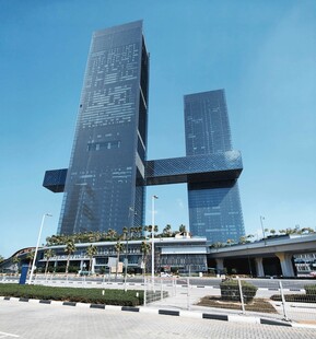 现代风格双子摩天大楼