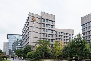 现代风格办公大楼外观