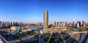 城市天际线中的摩天大楼