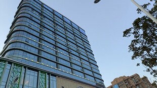 现代风格高楼建筑外观