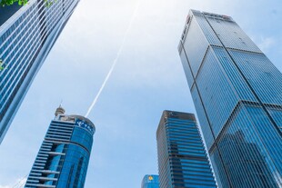 都市摩天大楼仰拍景象