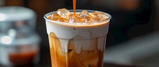 冰咖啡制作瞬间