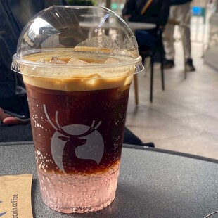 透明杯装冰咖啡饮品