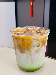 分层三色冰饮视觉盛宴