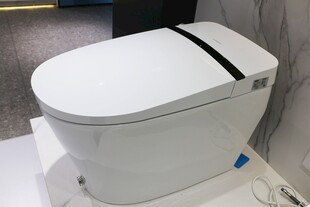 智能白色马桶展示