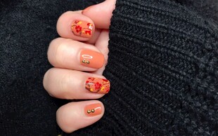 红色精致美甲特写