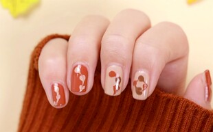 可爱花朵美甲特写